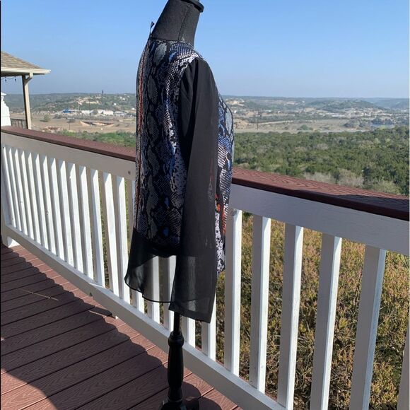 𝅺Kenneth‎ Cole Sheer Animal Print Apparel Top - Picture 4 of 13